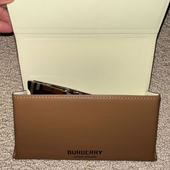 BURBERRY SUNGLASS - Picture 7 of 14